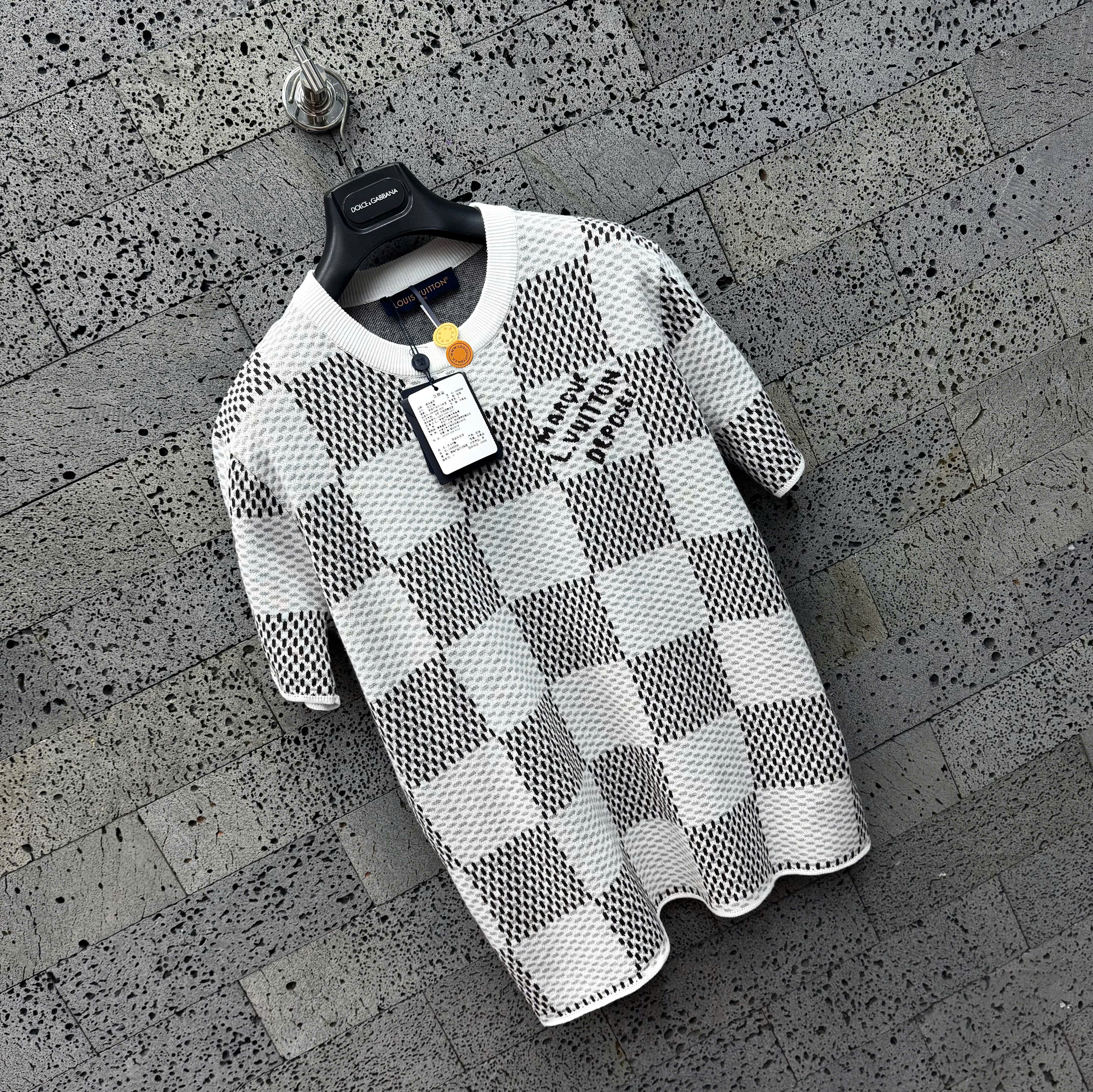 Áo phông T-shirt len Louis Vuitton LV Trắng họa tiết chấm ô phối Đen Like Auth on web VTN